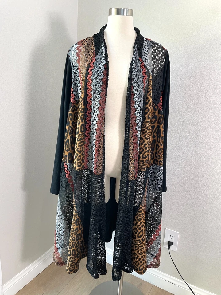 Cárdigan plumero Avenue Plus 26/28 para mujer mezcla medios estampado animal encaje longitud media Foto 1 de 4