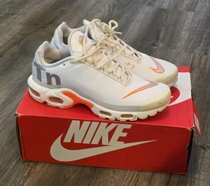 Nike Air Max Plus TN BLANCO PLATA NARANJA Para hombres Talla 9 Cuero AQ1088-100 Tenis - Imagen 1 de 9