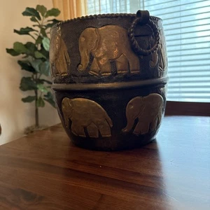 Fioriera anglo indiana in ottone con motivo elefante - Foto 1 di 4