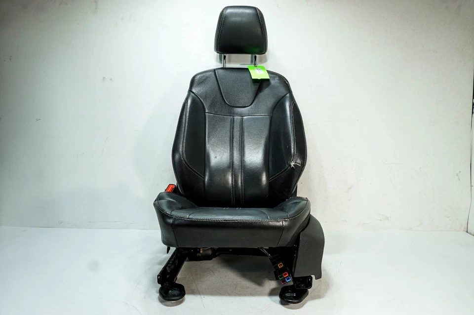 Asiento delantero izquierdo del lado del conductor cuero negro rasgado 5065 Ford Focus SE 13-14 OEM Foto 1 de 4