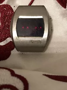 Orologio Digitale Vintage Uomo Litronix LED Schermo Rosso Acciaio NON FUNZIONANTE COSÌ COM'È - Foto 1 di 9