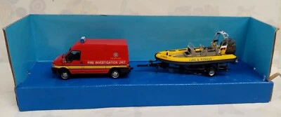 CARARAMA 1/72 - SET JUNIOR RESCUE FORD TRANSIT FIRE INVESTIGATION   + GOMMONE  - Immagine 1 di 2