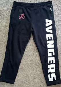 Disney Parks Marvel Avengers schwarze Jogginghose mit geknöpftem Bein Erwachsene Gr. XL neu mit Etikett NEU - Bild 1 von 10