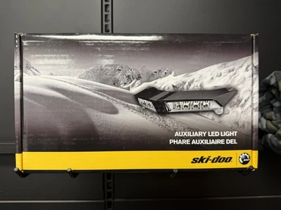 NEW Ski-Doo Auxiliary LED Light REV Gen4 (Narrow)) 860201818 Foto 1 de 3