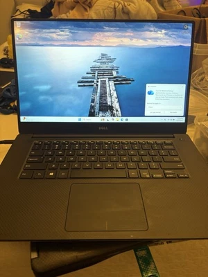 Cámara retroiluminada FHD Dell XPS 15 9560 (15.6 i3 7100H Intel 630 8 GB 500 GB Windows 11) Foto 1 de 4