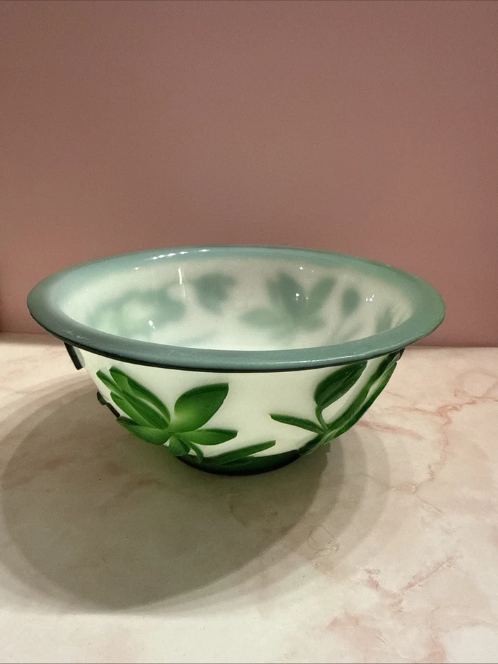 Cuenco superpuesto tallado verde vidrio blanco chino Pekín ver fotos Foto 1 de 4