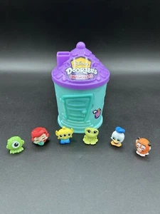 Disney Doorables Squishalots Schloss Turm & 6 Stück Arielle Tiana Rajah Donald  - Bild 1 von 13
