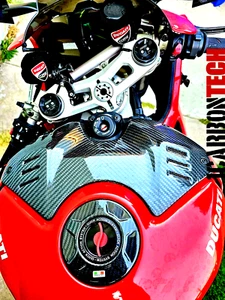 CUBIERTA TANQUE CON VENTILACIÓN DE GAS DE FIBRA DE CARBONO REAL DUCATI V4 V4S ACABADO BRILLANTE TEJIDO SARGA - Imagen 1 de 6