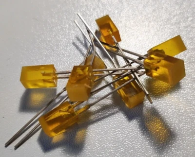 20x LED GIALLI QUADRATI, LATO 5MM., "FLAT FRONT", NUOVI (NOS) - Immagine 1 di 3