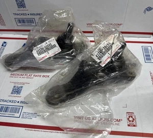 OEM 43330-39585 43340-39465 For TOYOTA 4RUNNER Front LH & RH Lower Ball Joints - Picture 1 of 8