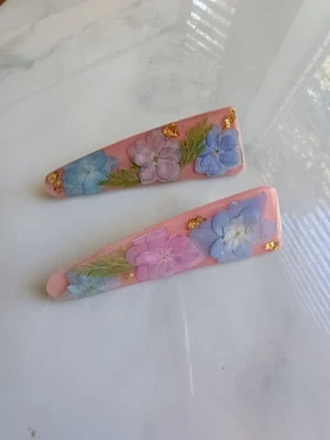 Pink Multicolor Dried Flowers Acrylic Hair Clips 2 Pack - Image 1 of 4
