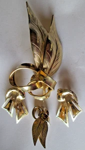 VINTAGE MODE BLATTMUSTER BROSCHE/ANHÄNGER/CLAMP ON OHRRINGE, GOLDFARBEN, GEBRAUCHT - Bild 1 von 4