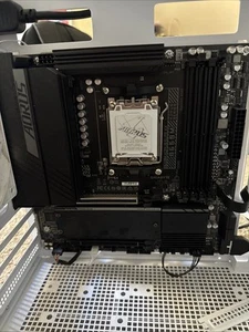 Gigabyte B650M AORUS ELITE AX Micro ATX AM5 DDR5 Mainboard gebraucht - Bild 1 von 2