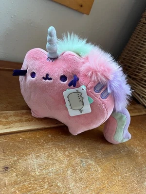 Pelúcia rosa com cauda de arco-íris pastel Pusheen gatinho gato unicórnio personagem de pelúcia - Imagem 1 de 4