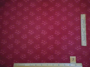 Tessuto Riproduzione Guerra Civile di The Yard Floreale su DK Rosso Polveroso Moda Cotone Vintage - Foto 1 di 2