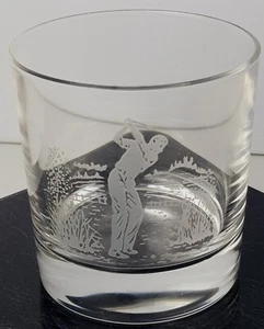 Vidrio de whisky GOLF grabado diseño golfista peso pesado H8,5 cm en muy buena condición - Imagen 1 de 5