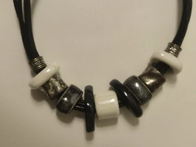 Halskette Steine Keramik weiss schwarz Hämatit Metall elegant ungewöhnlich - Bild 1 von 4