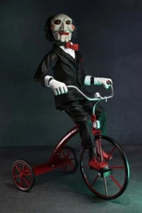Action Figure Saw Billy Puppet Triciclo Enigmista - Foto 1 di 9