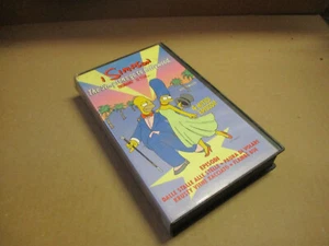 Vhs - Videocassetta - I Simpson - Simpsons Go To Hollywood - Tremano Le Star - Foto 1 di 1