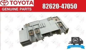 CAJA DE FUSIBLE DE FUSIBLE TOYOTA 82620-47050 04-09 PRIUS FUSIBLE DE FABRICANTE DE EQUIPOS ORIGINALES - Imagen 1 de 9