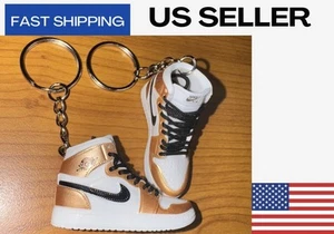 Mini Air Jordan 1 Retro High OG Portachiavi Sneaker Oro e Bianco - Foto 1 di 6