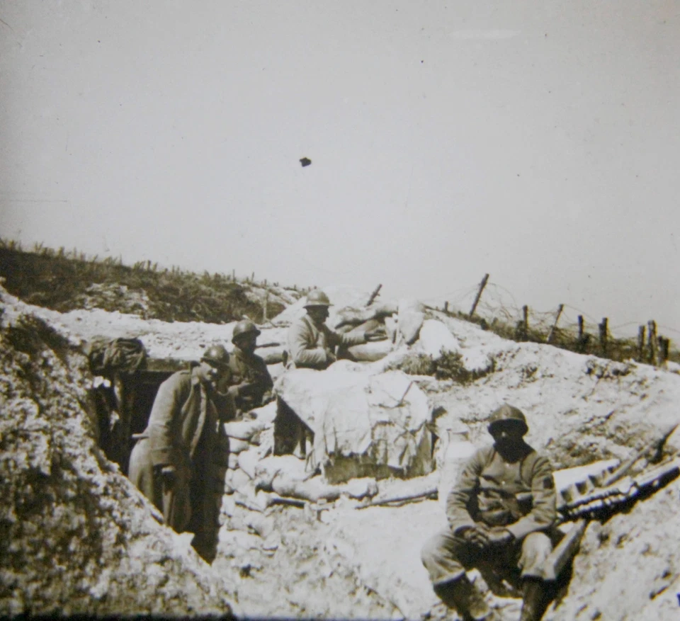 MARNE-MASSIGES-GUETTEUR-STEREO-45X107-VERRE-GUERRE-14/18-WW1- GLASS-3D - Photo 1/1