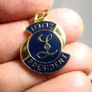 Colgante de colección Club de Leones 100% asistencia metal dije organización fraterna - Imagen 1 de 3