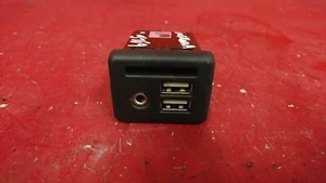 VAUXHALL INSIGNIA A MK1 DUAL USB SD CARD PORT AUX SOCKET CONNECTOR 22875066 - Picture 1 of 3