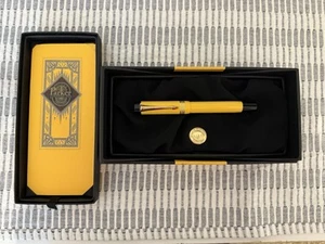 RARE 1995 PARKER DUOFOLD MANDARIN YELLOW FOUNTAIN PEN 18K Gold Nib Medium - Picture 1 of 15