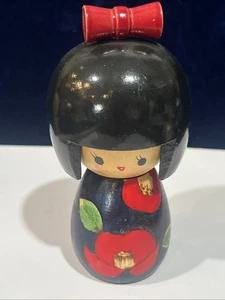 Vintage Japanese Hand Painted Wooden Geisha Girl w/ Bow Kokeshi Doll 5" - Picture 1 of 6