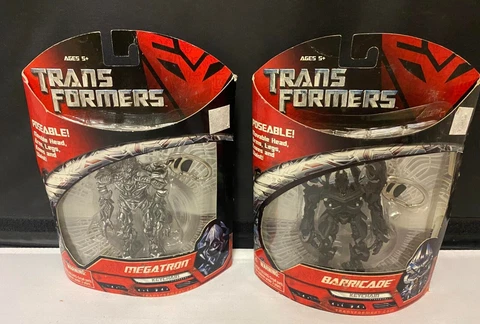 TRANSFORMERS MEGATRON and  BARRICADE KEYCHAIN HASBRO 2007 KEY CHAIN Cover