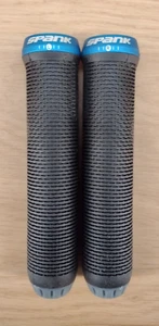 Spank Spike Grip 30 Discontinued Black/Blue *BRAND NEW* (Reg. $25) - Picture 1 of 4