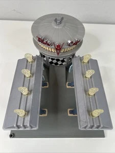 Disney Pixar Cars Flo's V8 Cafe Drive Inn Gas Station lights up great condition - Picture 1 of 8