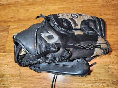 Guante Demarini A0725 DB13 roto en guante de béisbol negro Diablo 13 pulgadas Foto 1 de 4