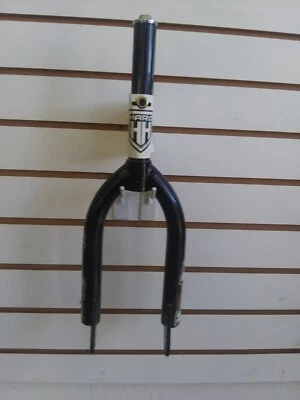 Haro fork for 16 inch bmx. 1&1/8 threadless 3/8s axel size. black - Image 1 of 4