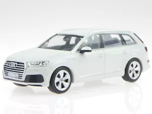 Audi Q7 Typ 4M 2015 gletscher white modelcar Minimax 1:43 - Picture 1 of 4