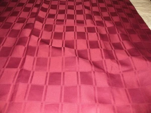 BURGUNDY SQUARE TABLECLOTH 51" X 51" WOVEN SQUARE PATTERN POLYESTER & 8 NAPKINS - Picture 1 of 2
