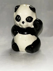 Vintage Panda Bär Figur glasierte Keramik schwarz-weiß winkend 3,5 Zoll - Bild 1 von 8