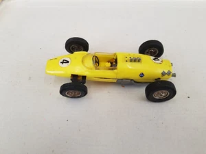 Carrera Universal: Rennwagen gelb, Funktion nicht geprüft - Bild 1 von 5
