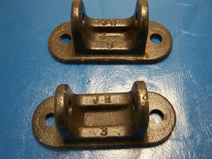 MOTOR MOUNTS Unknown what they fit Cast Iron Mount Pair 2" opening Engine  NEW - Foto 1 di 8