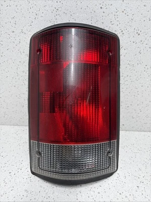 Luz trasera izquierda para conductor Ford E250 2011 Foto 1 de 4