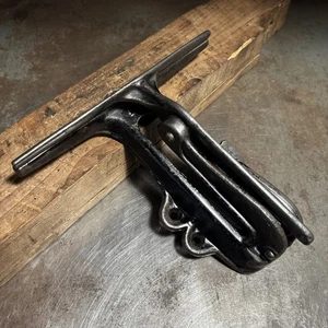 Antiker Sägefeilenschraubstock von ESV Co für Holzbearbeitung und Tischlersägen - Bild 1 von 8