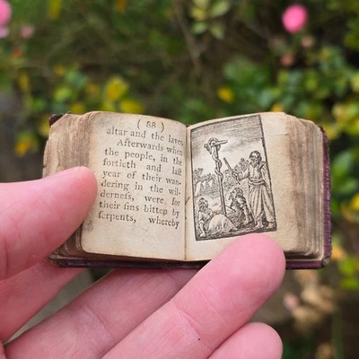 Antique Miniature Book 18th century Bible some Illustrated Pages Foto 1 de 4