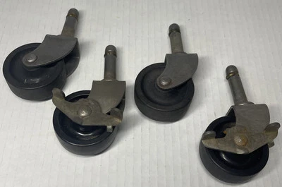Juego de 4 ruedas giratorias de metal vintage para muebles. "Ruedas de plástico de 4"" de alto". Foto 1 de 4
