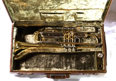 Vintage Yamaha YTR-8335 Custom Professional Trumpet 1986-91 Japan w/ Case & Cert - Image 1 of 4