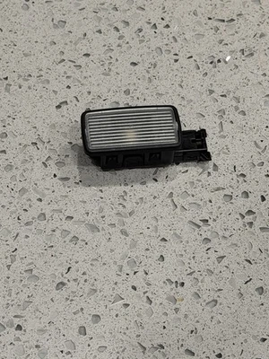 LÂMPADA DE CORTESIA INTERIOR PRETA VOLVO XC60 FABRICANTE DE EQUIPAMENTO ORIGINAL 2018 - 2023 - Imagem 1 de 4