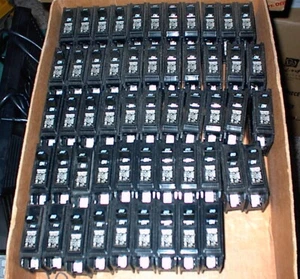 INTERRUPTORES 5 NUEVOS CHALLENGE C120/240 20 AMP 1 POLO - Imagen 1 de 7