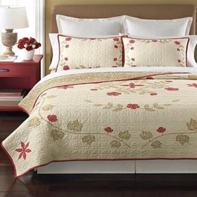 Martha Stewart Collection Cabin Flowers King Quilt Red Ivory Foto 1 de 4