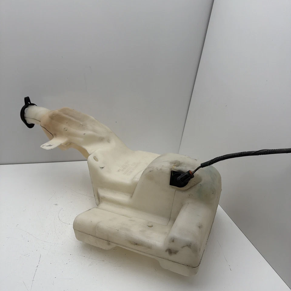 2005-11 CADILLAC STS WINDSHIELD WIPER WASHER FLUID RESERVOIR MOTOR PUMP 24024984 - Image 1 of 4