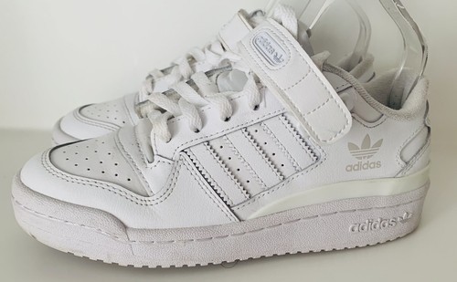 Adidas Forum scarpe da ginnastica basse junior per bambini in pelle bianca FY7973 UK 3 5